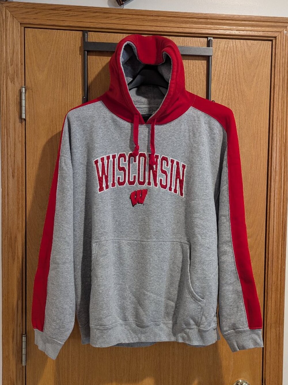 Pro Player University of Wisconsin Arched Text Hoodie